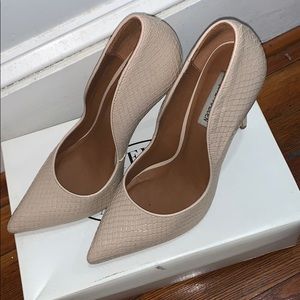 Blush Steve Madden dipper pumps
